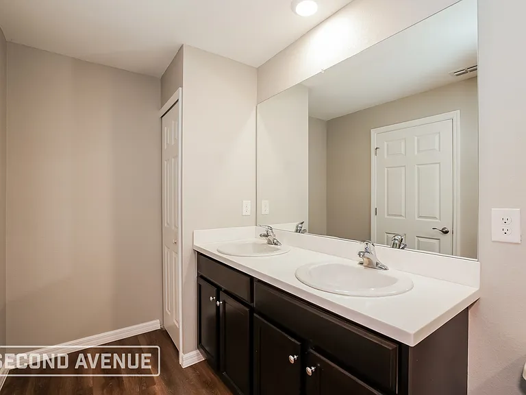230 E Malden Ave S — Photo 13