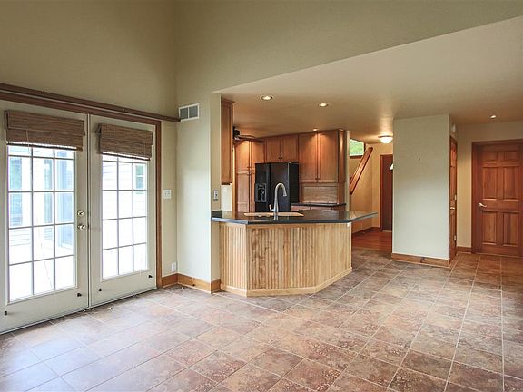 5th image of 601 Juanita Ave