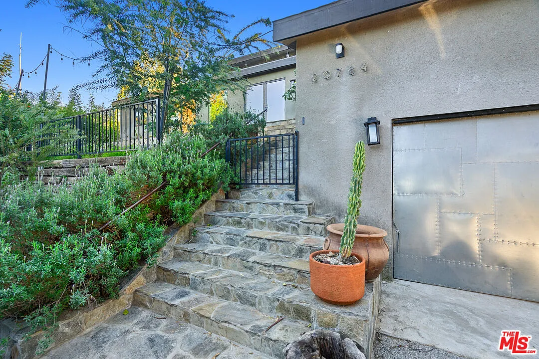 3 bed, 2.0 bath, 2150 sqft, $8,250 — Photo 4