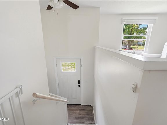 3rd image of 4766 Ventura Dr