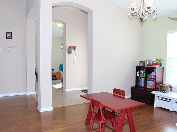 Formal Dining Room/Entry
