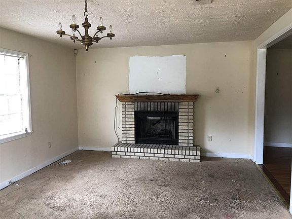 5th image of 3027 Woodview Dr