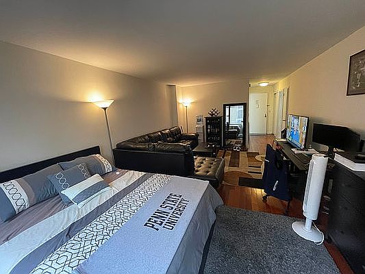 4th image of 279 E 44th St APT 8L