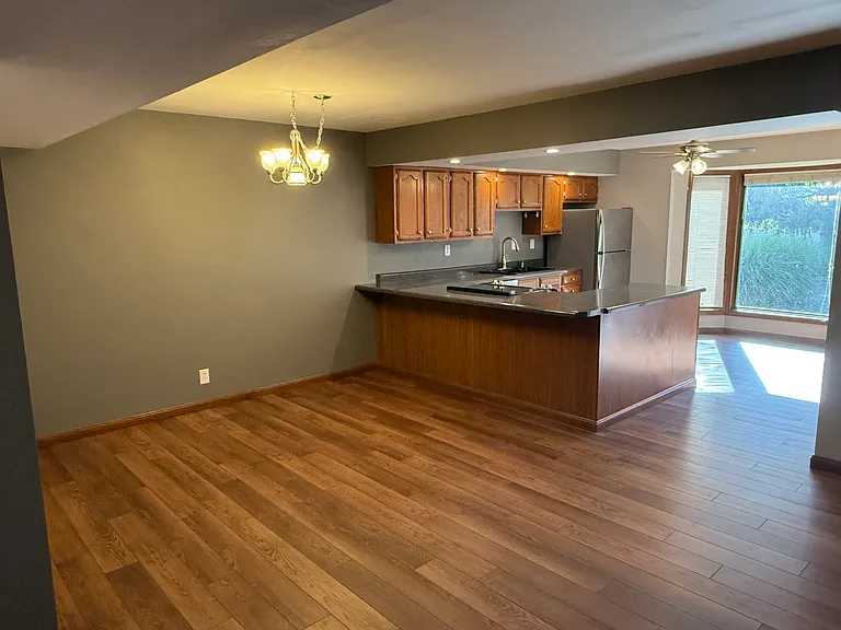1225 Chancellor Dr — Photo 2