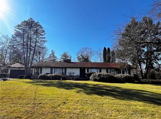 14960 Crestwood Dr, Middlefield, OH 44062