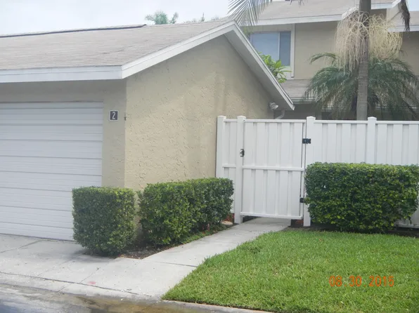 6245 Cape Sable Way NE APT 2, Saint Petersburg, FL 33702
