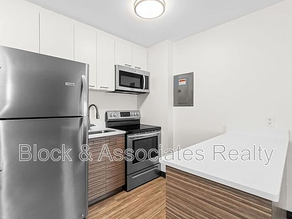 2nd image of 5104 Hollyridge Dr #101