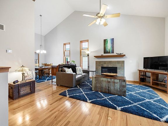 3rd image of 583 Edgerton Rd