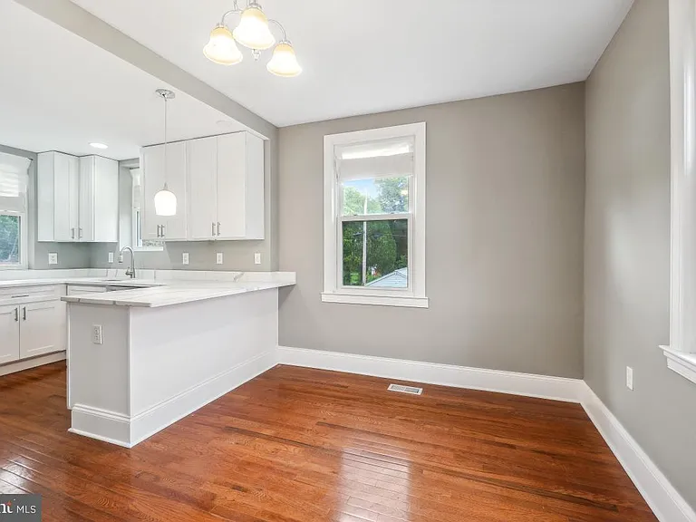 2615 Otis St NE — Photo 9