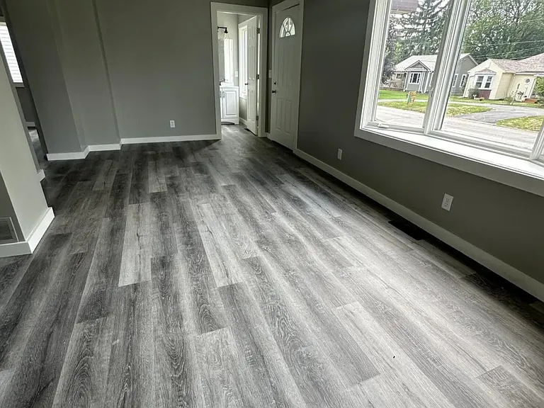 716 Weller Ave — Photo 2