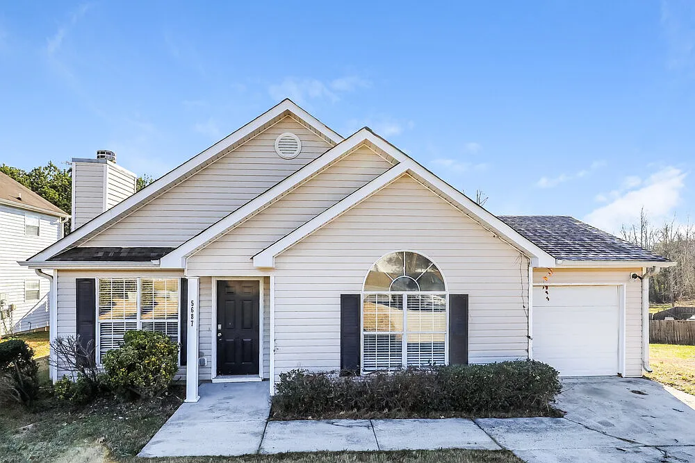 3 bed, 2.0 bath, 1304 sqft, $2,500 — Photo 1