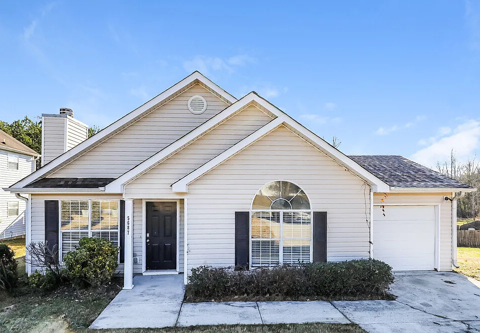 5687 Eagles Feather Ln