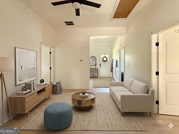 4th image of 808 Center St