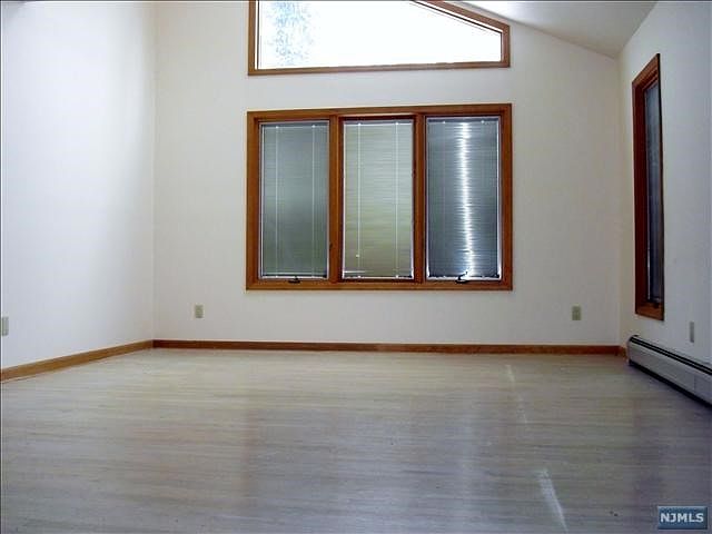 1st image of 54 Kenwood Dr