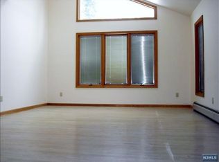 54 Kenwood Dr, Woodcliff Lake, NJ 07677