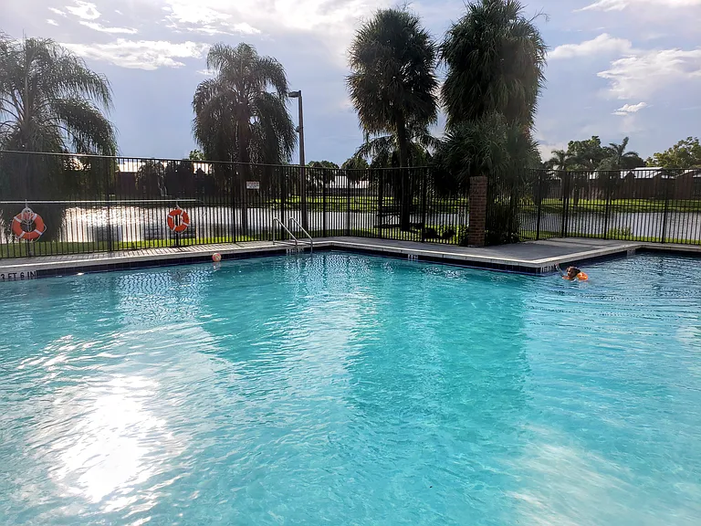 Lake View Villas — Photo 27