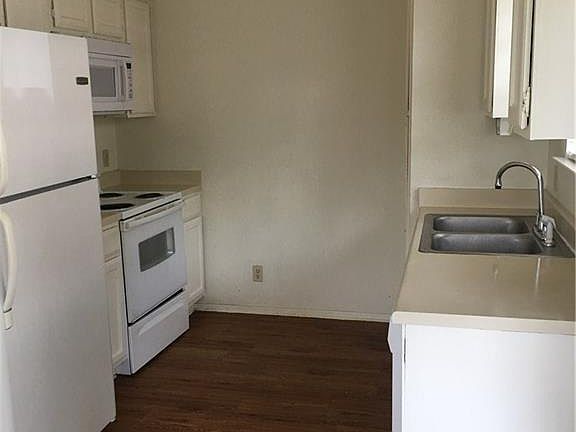 5th image of 2200 Granberry Dr #A