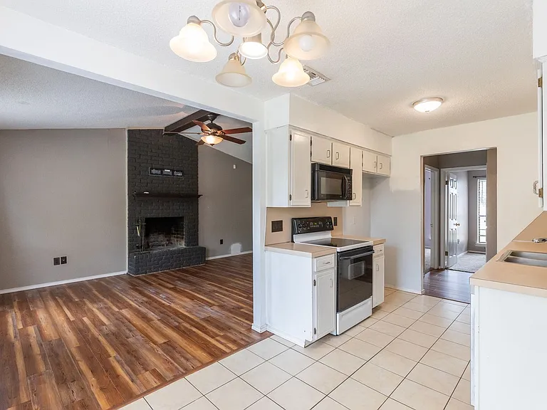 3902 Karen Dr — Photo 9