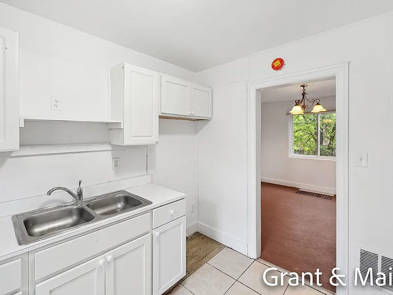 19250 Charest St — Photo 10