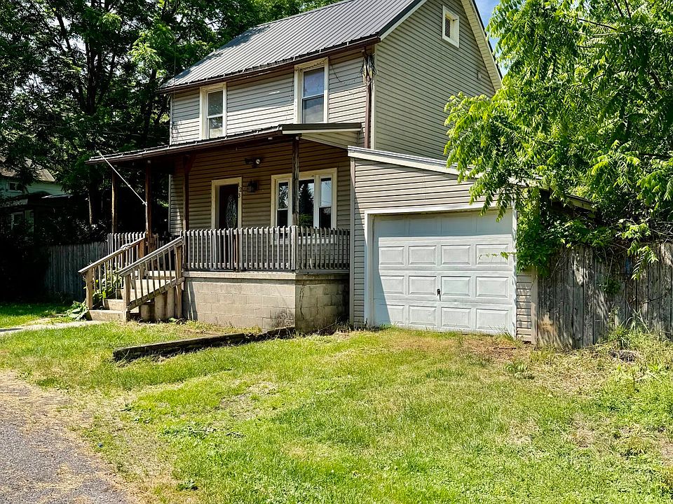 1st image of 123 Walker St