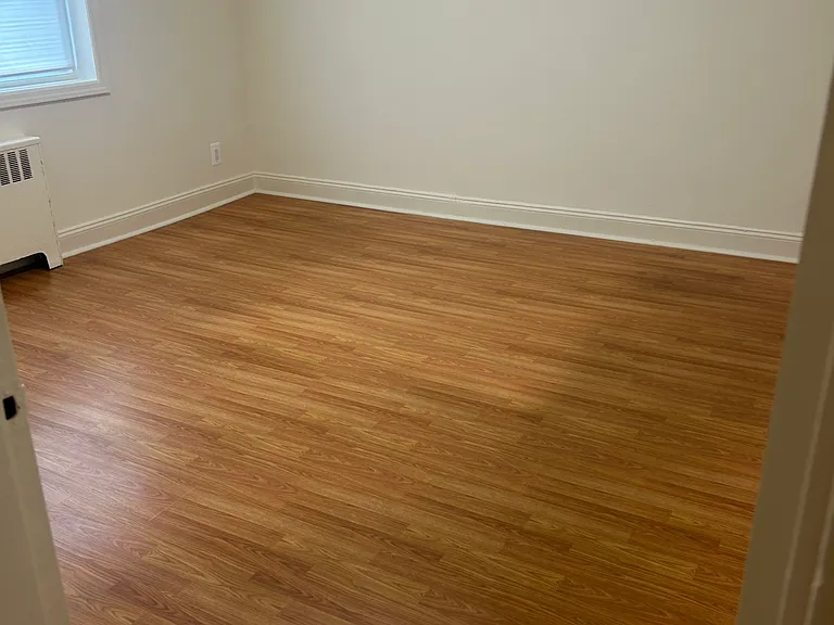 33 Stratford Ave #1A — Photo 4