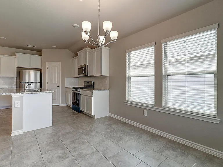 1269 Carnaby St — Photo 12