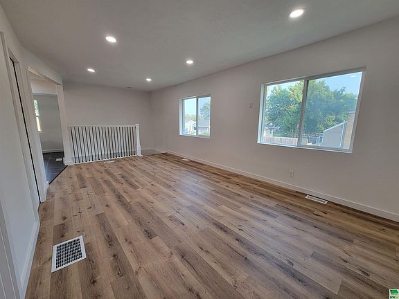 5th image of 2503 S Palmetto St