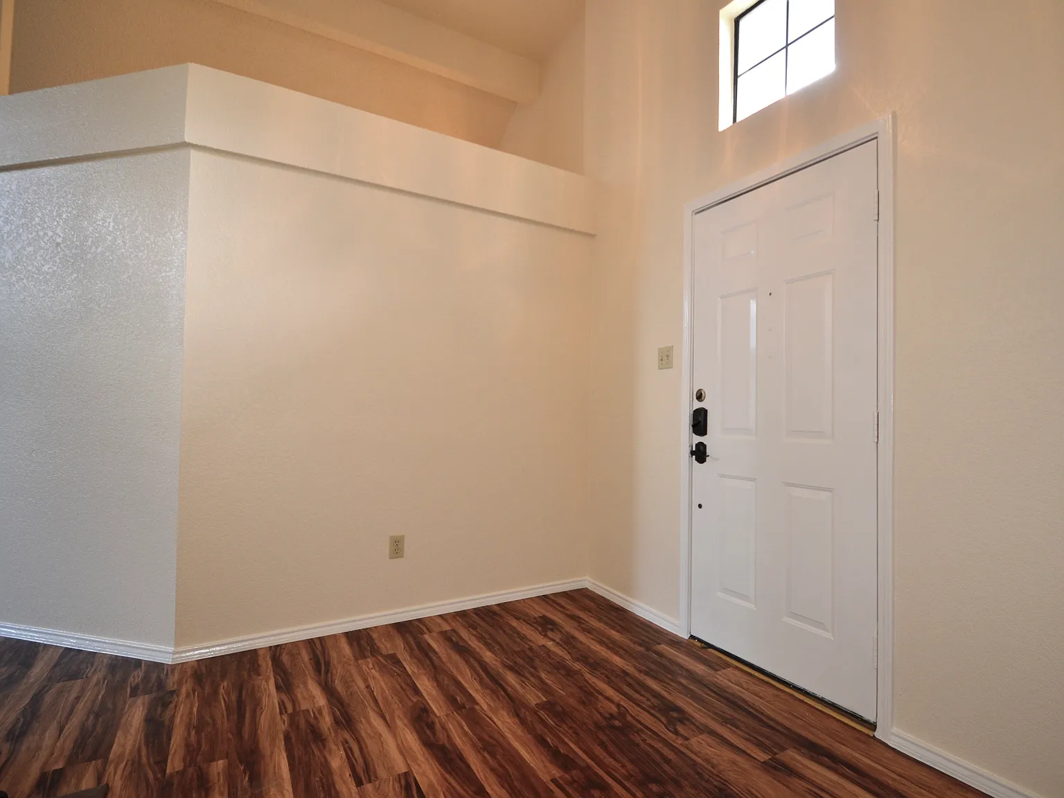 3 bed, 1470 sqft, $2,200 — Photo 2