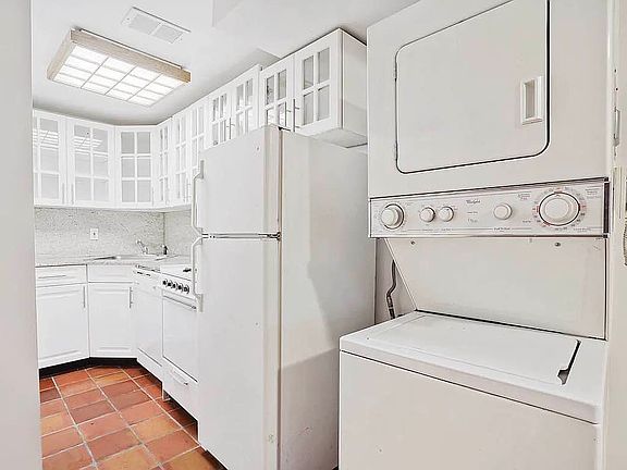 3rd image of 117 Bank St APT B