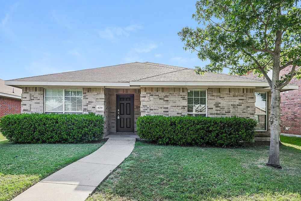4 bed, 2.5 bath, 2240 sqft, $2,215 — Photo 1