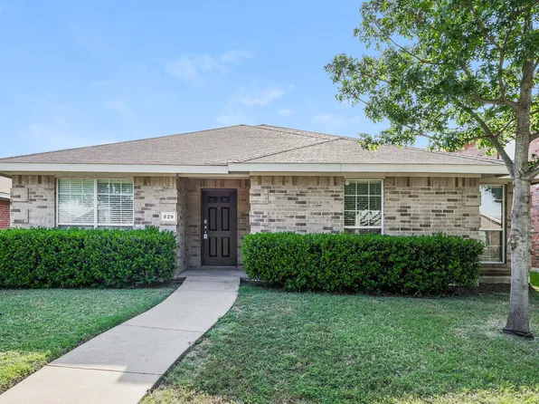 829 Clear Creek Dr, Desoto, TX 75115