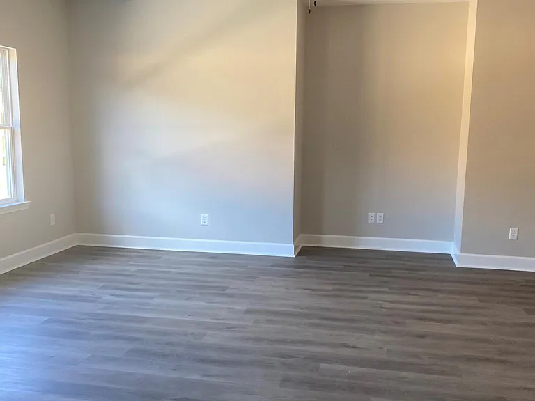 2517 Garden Dr — Photo 2