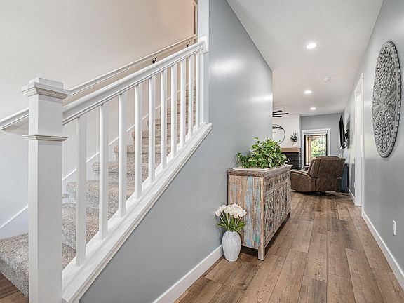 3rd image of 58426 Crossview Ln