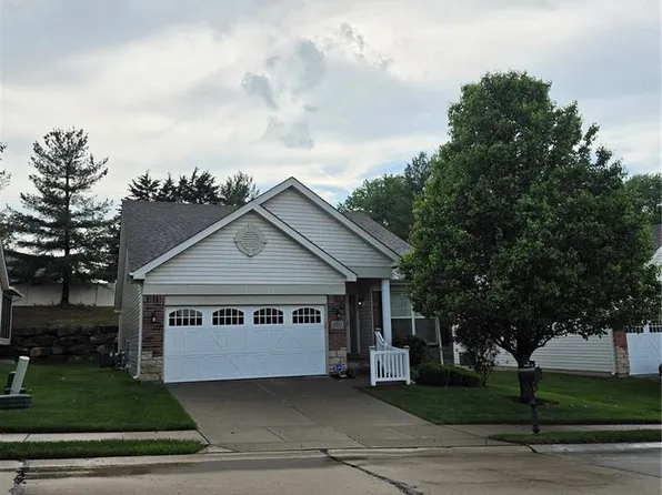 1760 Waterfall Dr, Saint Charles, MO 63303