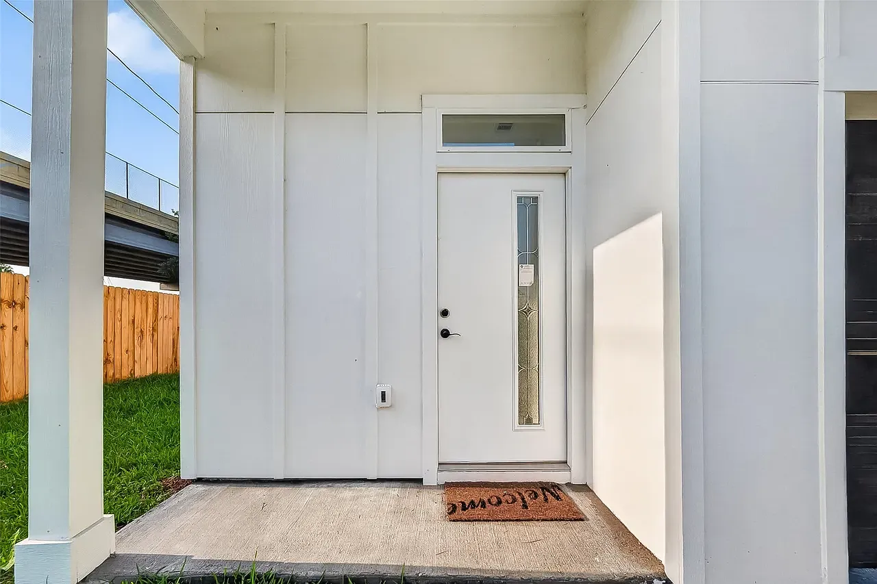 3 bed, 1680 sqft, $2,200 — Photo 2