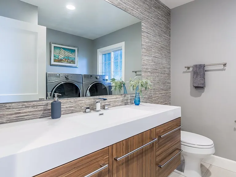 1831 Hurst Ave — Photo 20
