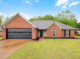 98 Cotton Ridge Dr, Jackson, TN 38305