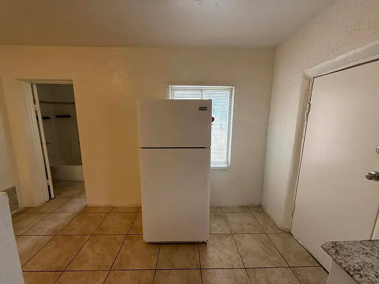 204 E Palmdale St — Photo 8