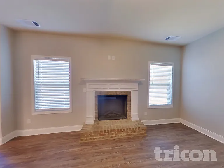 131 Huntsman Dr — Photo 3