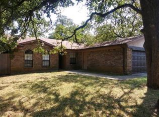 202 Royal Field Dr, Arlington, TX 76011