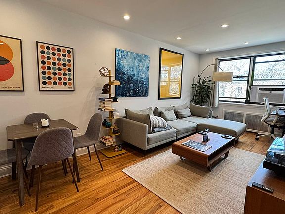2nd image of 20 W 87th St #5A