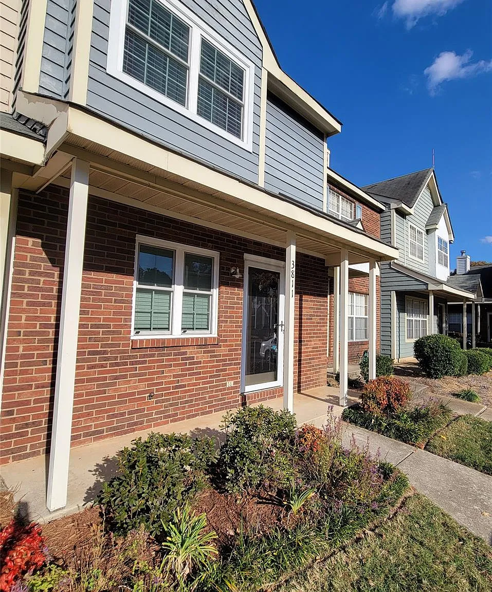 2 bed, 2.5 bath, 1088 sqft, $1,595 — Photo 2