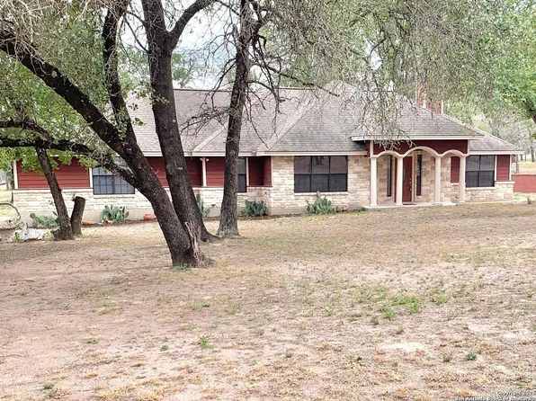 118 Willow Creek, Floresville, TX 78114