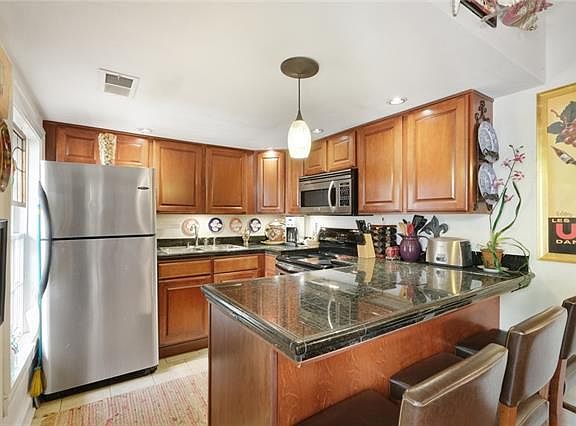 3rd image of 734 Dauphine St #5