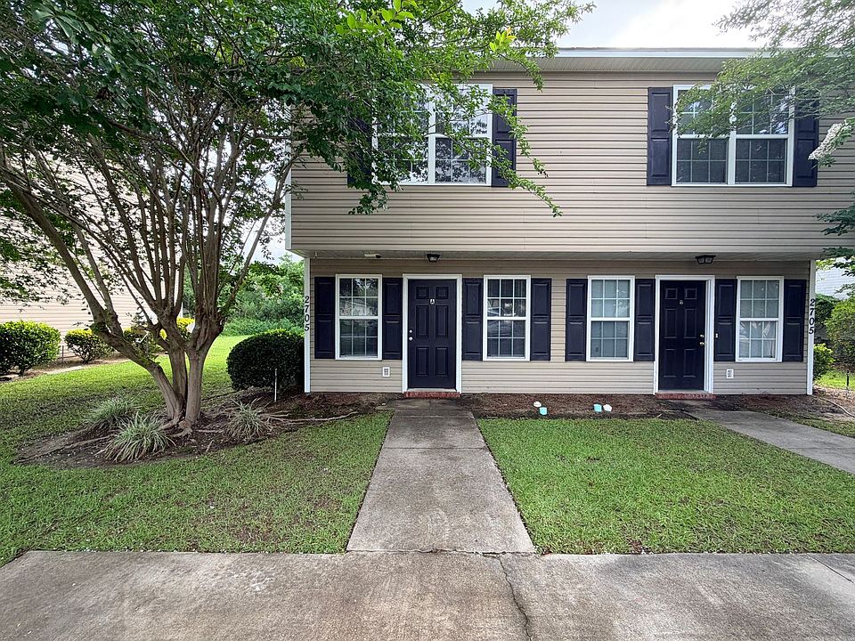 1st image of 2705 Pineview Dr APT A