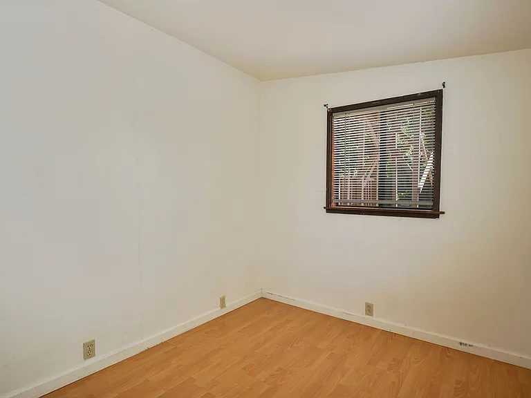 2704 Virginia St 1/2-4 — Photo 7