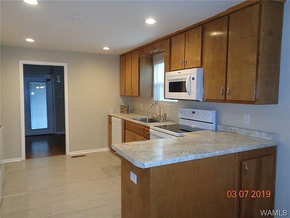 5th image of 1221 38th Ave NE