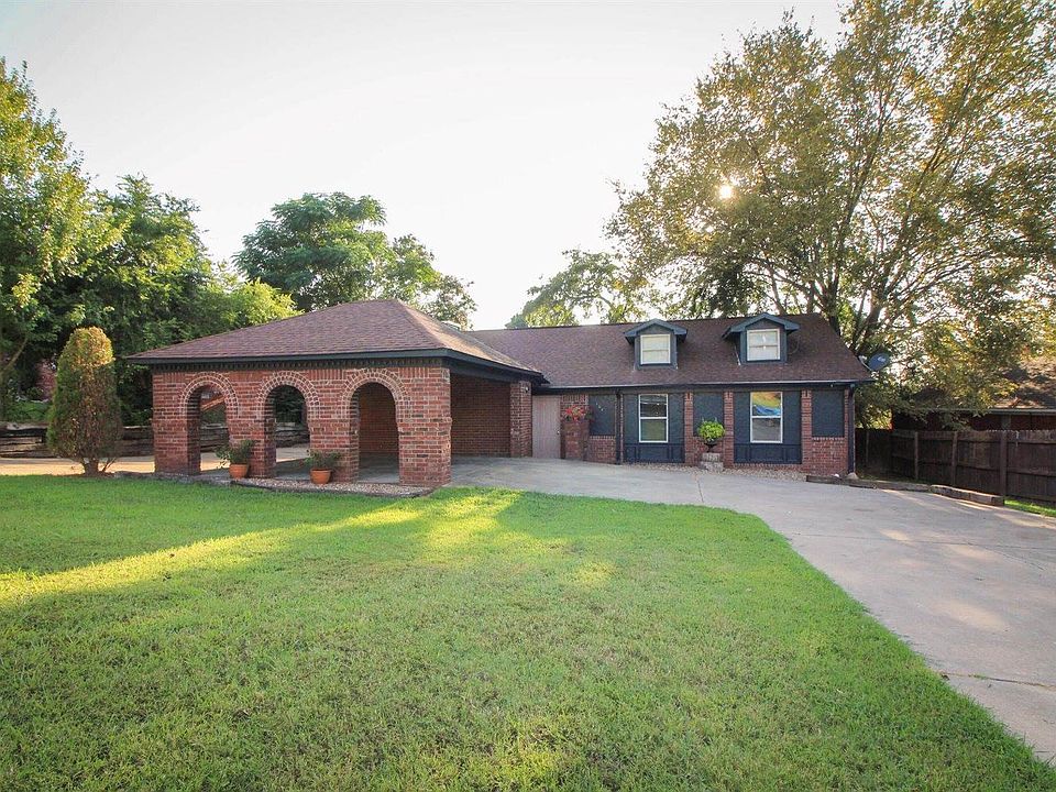 1st image of 104 Heather Ln