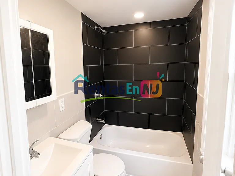 88 Pulaski St #14B — Photo 2