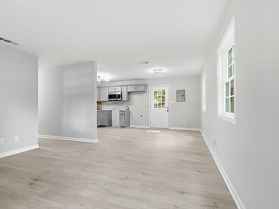 2nd image of 3028 Wedgedale Ave